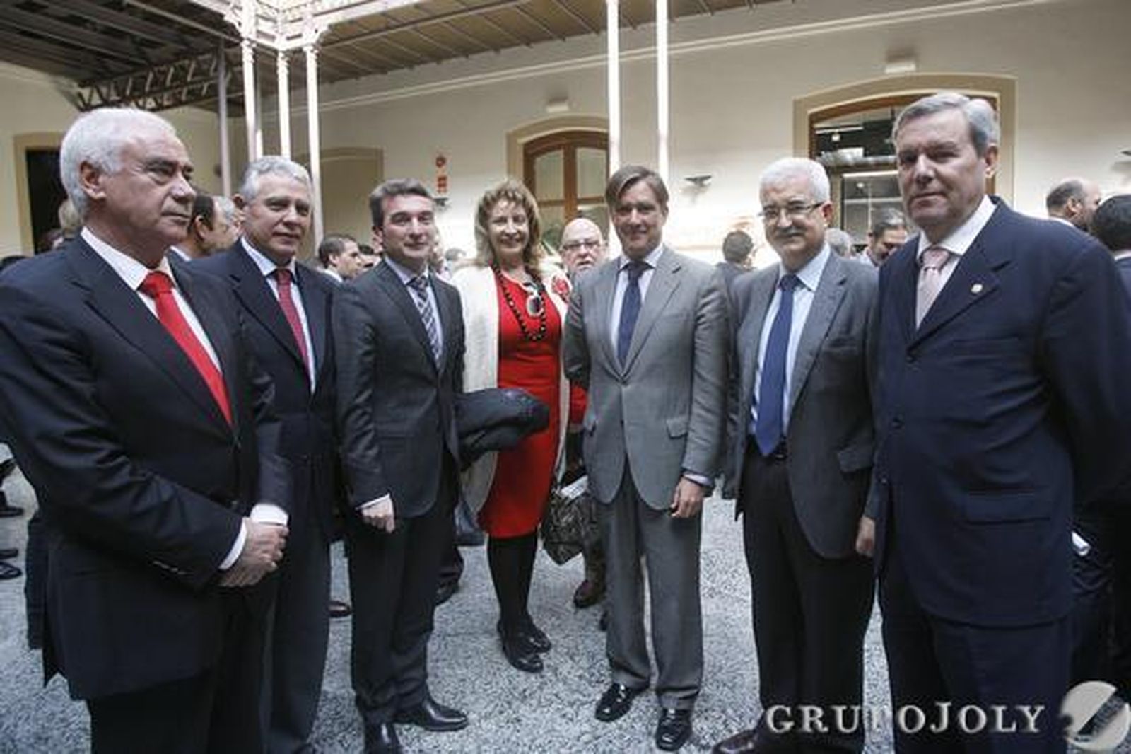 Luciano Alonso, Francisco Menacho, el rector de la UCA, Eduardo González Mazo; Josefa Díaz,  el presidente de la Audiencia, Manuel Estrella; Manuel Jiménez Barrios y Antonio de María.

Foto: Julio Gonzalez-Joaquin Pino-Jose Braza