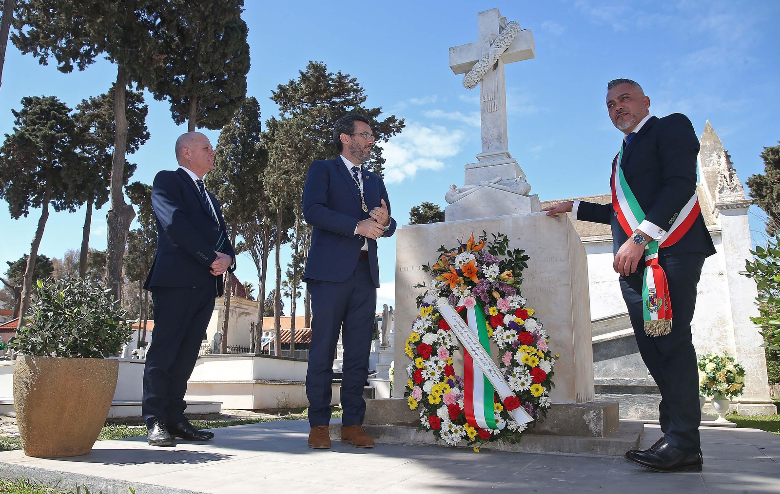 Fotos del acto de hermanamiento de La Línea con Buonabitacolo