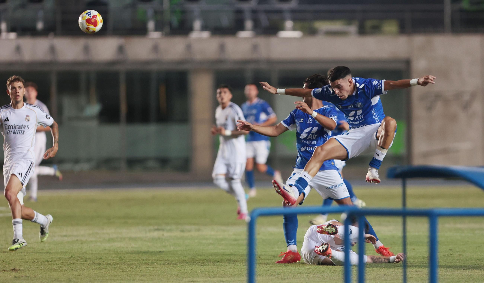 Imágenes del Trofeo de la Vendimia entre  Xerez DFC contra Real Madrid C en Chapín