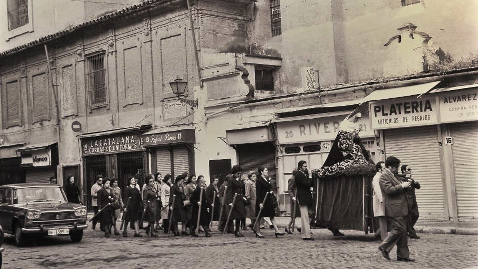 Regreso de la Mortaja el Domingo de Resurrección de 1975.