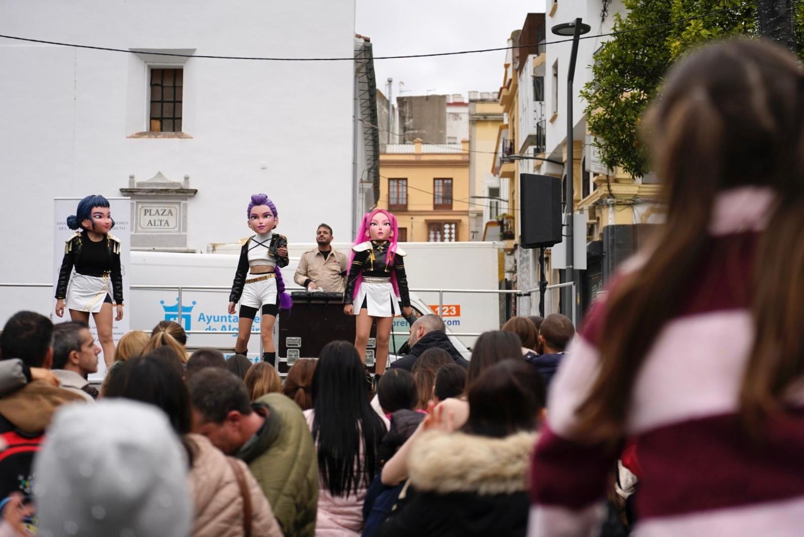 Las Huntrix, en la fiesta previa a las precampanadas.