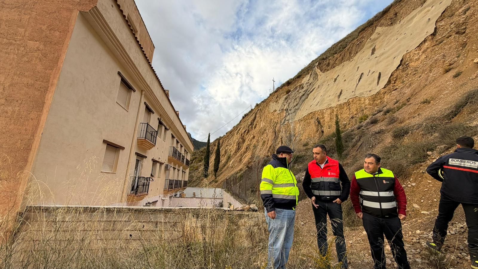 El presidente de la Diputación y el alcalde de Güejar Sierra visitan la zona afectada