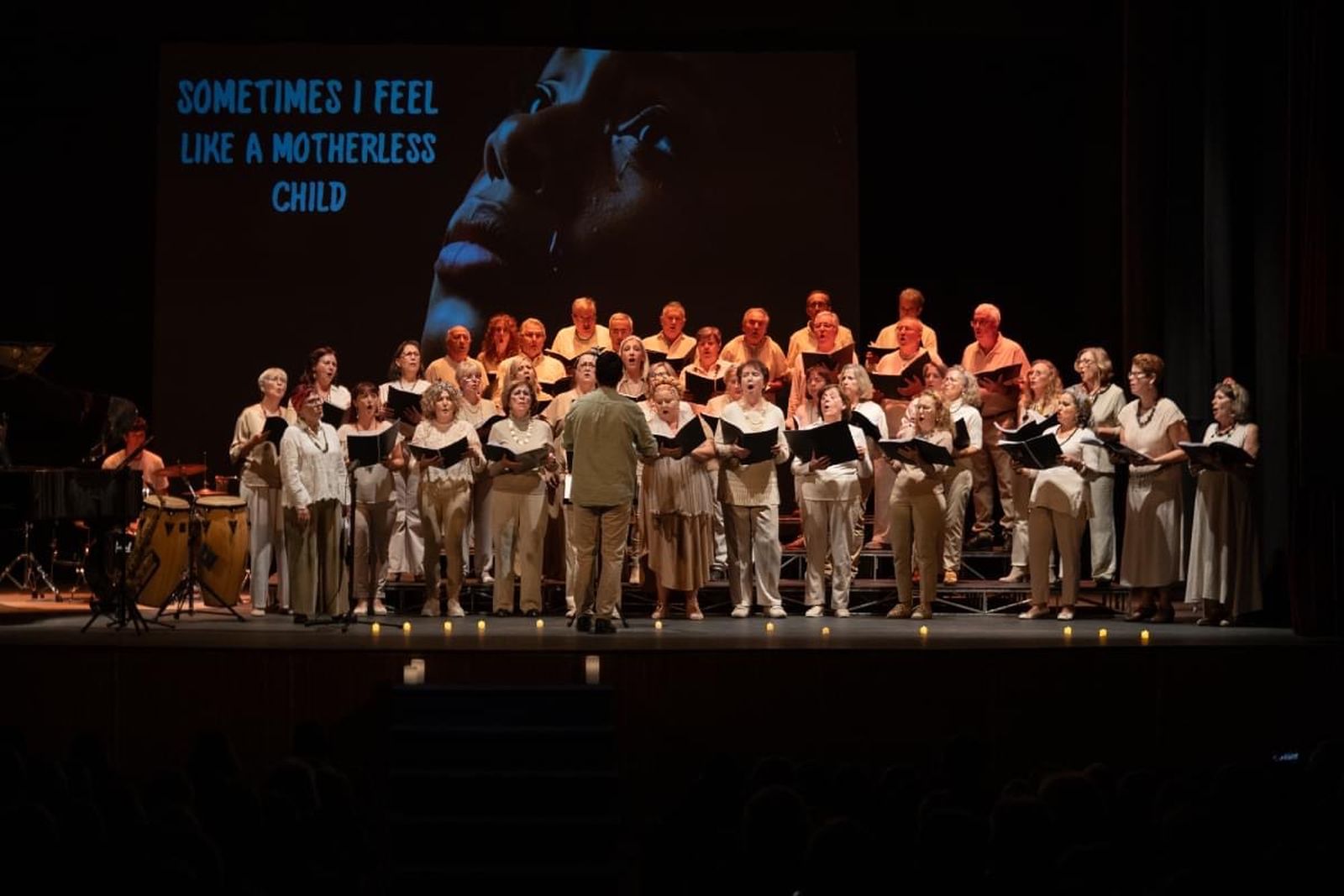 Actuación de la Coral Polifónica de Roquetas en la Escuela de Música.