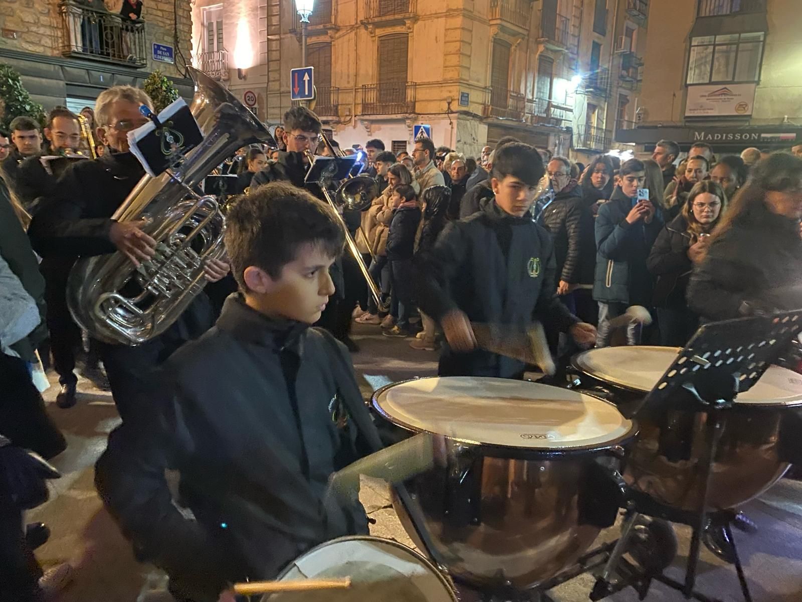 En imágenes: el Yaciente paseó su luto por las calles del centro de Jaén capital