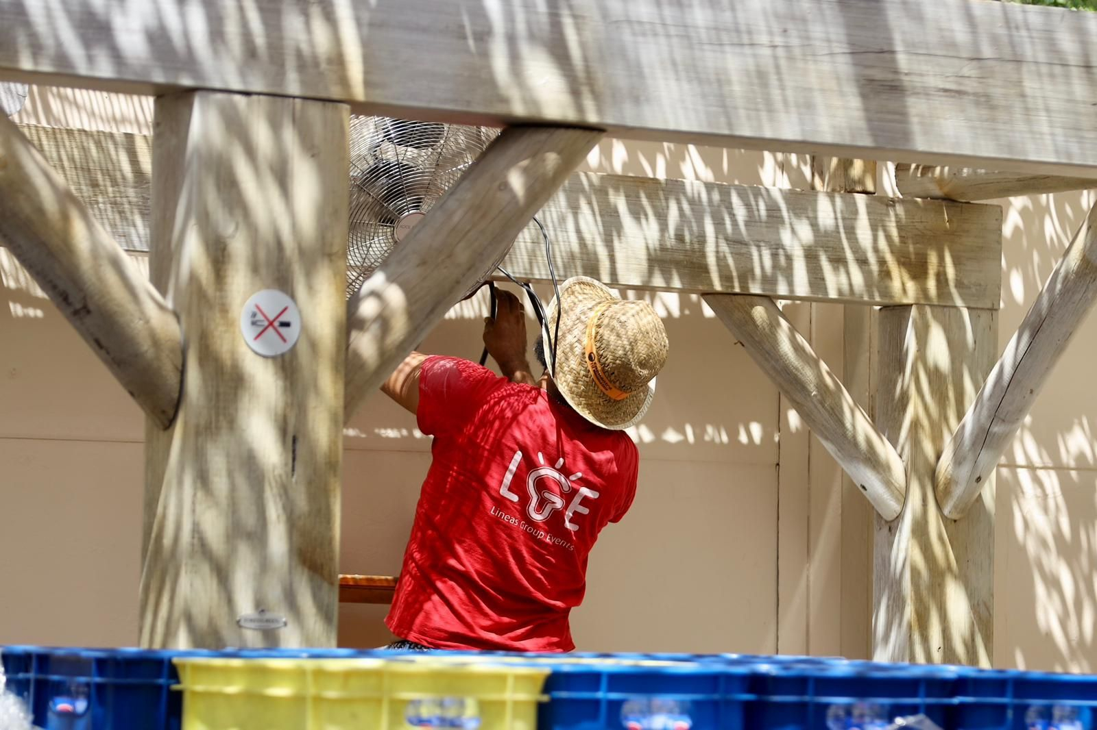 Los últimos preparativos para la Feria de Málaga, en imágenes.