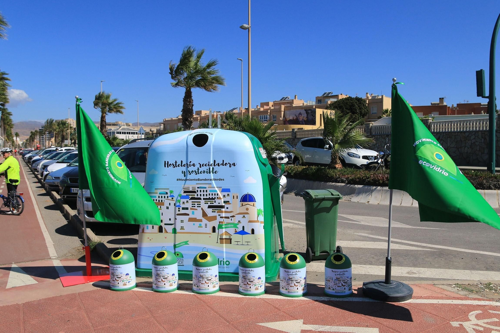 El distintivo 'Bandera Verde' acredita la sostenibilidad de un municipio en el reciclado de vidrio.