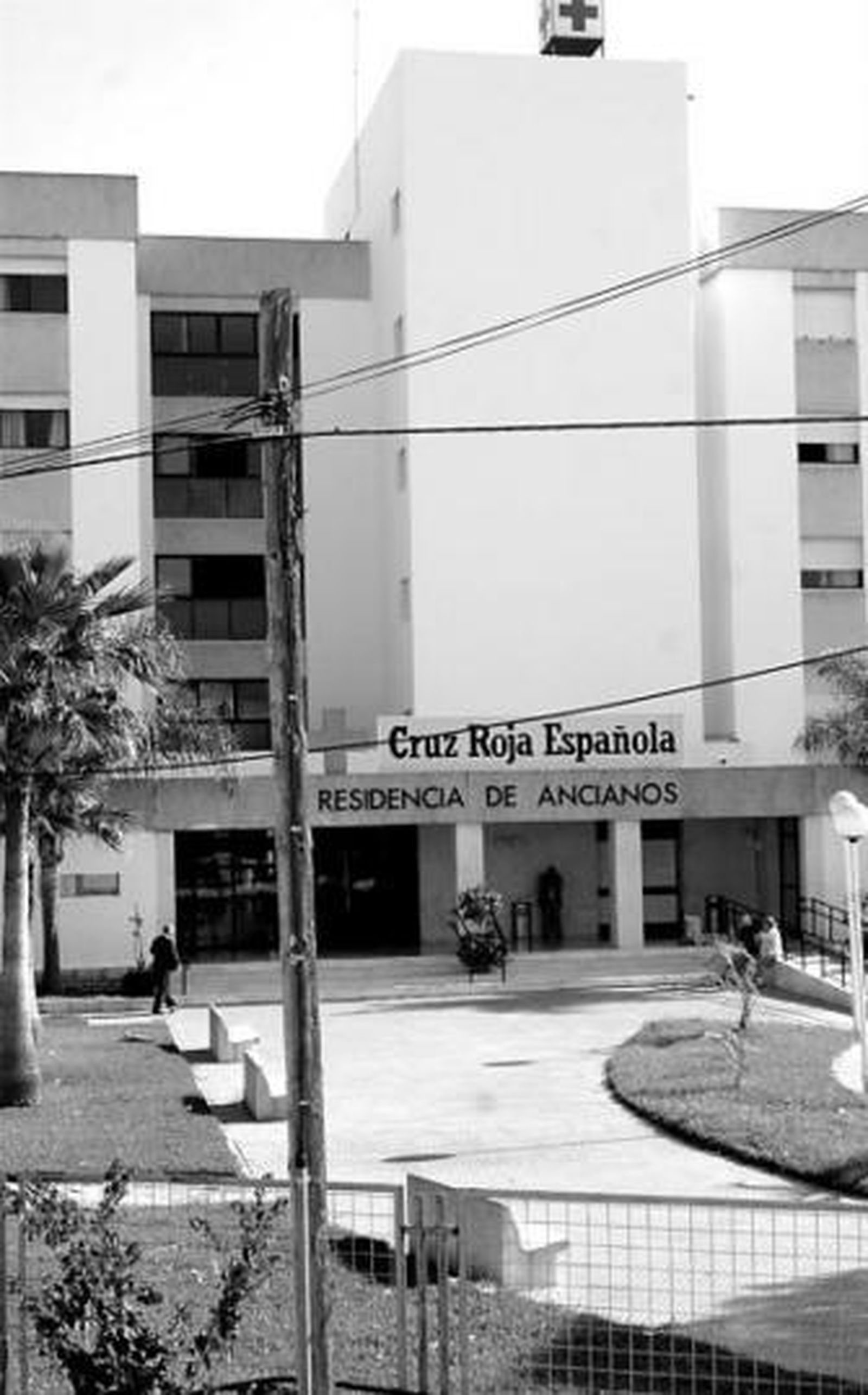 Fachada de la residencia de ancianos de la Cruz Roja en San Fernando.