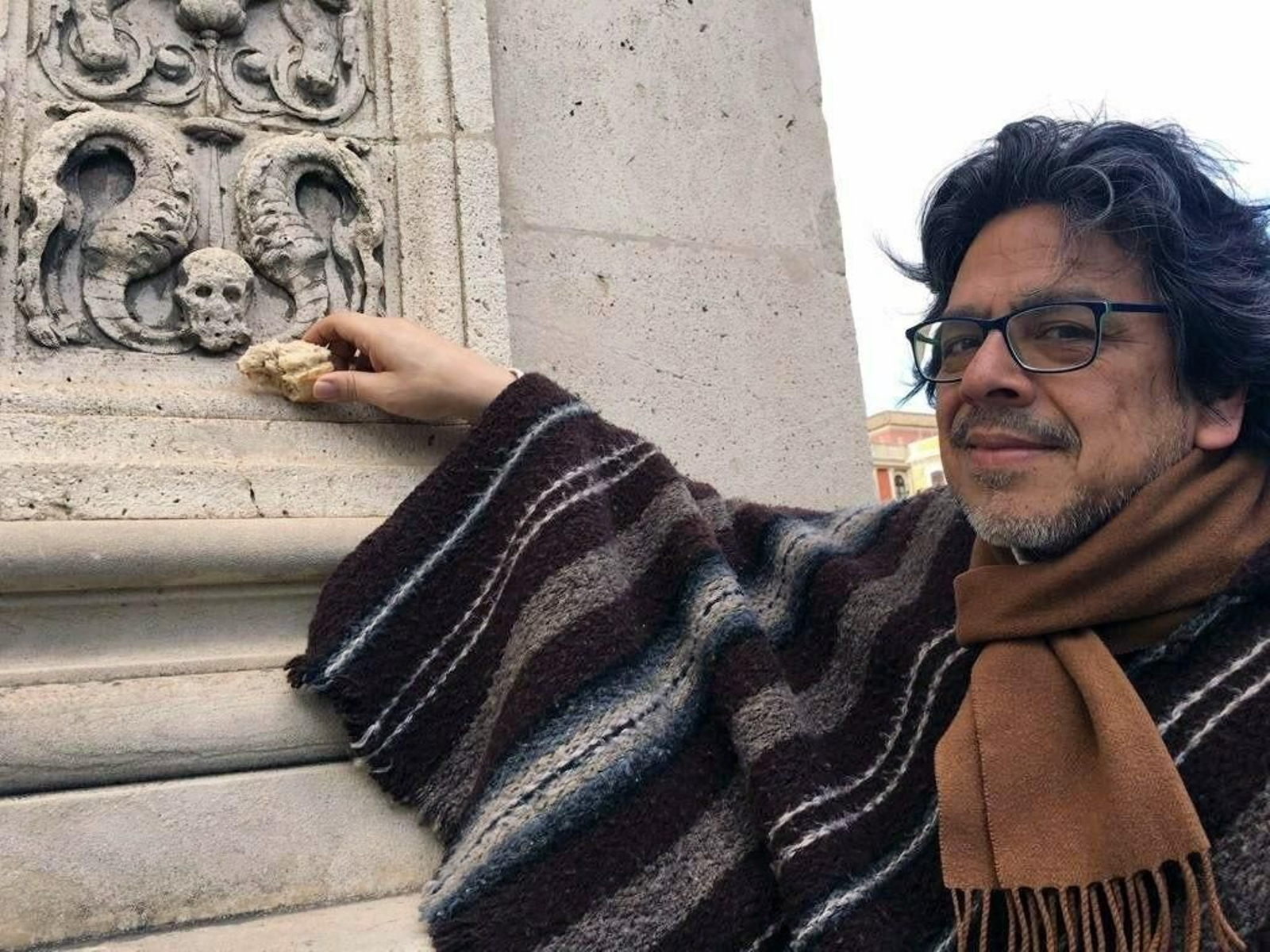 El escritor Fernando Iwasaki retratado en Sevilla, donde reside. El escritor Fernando Iwasaki retratado en Sevilla, donde reside.