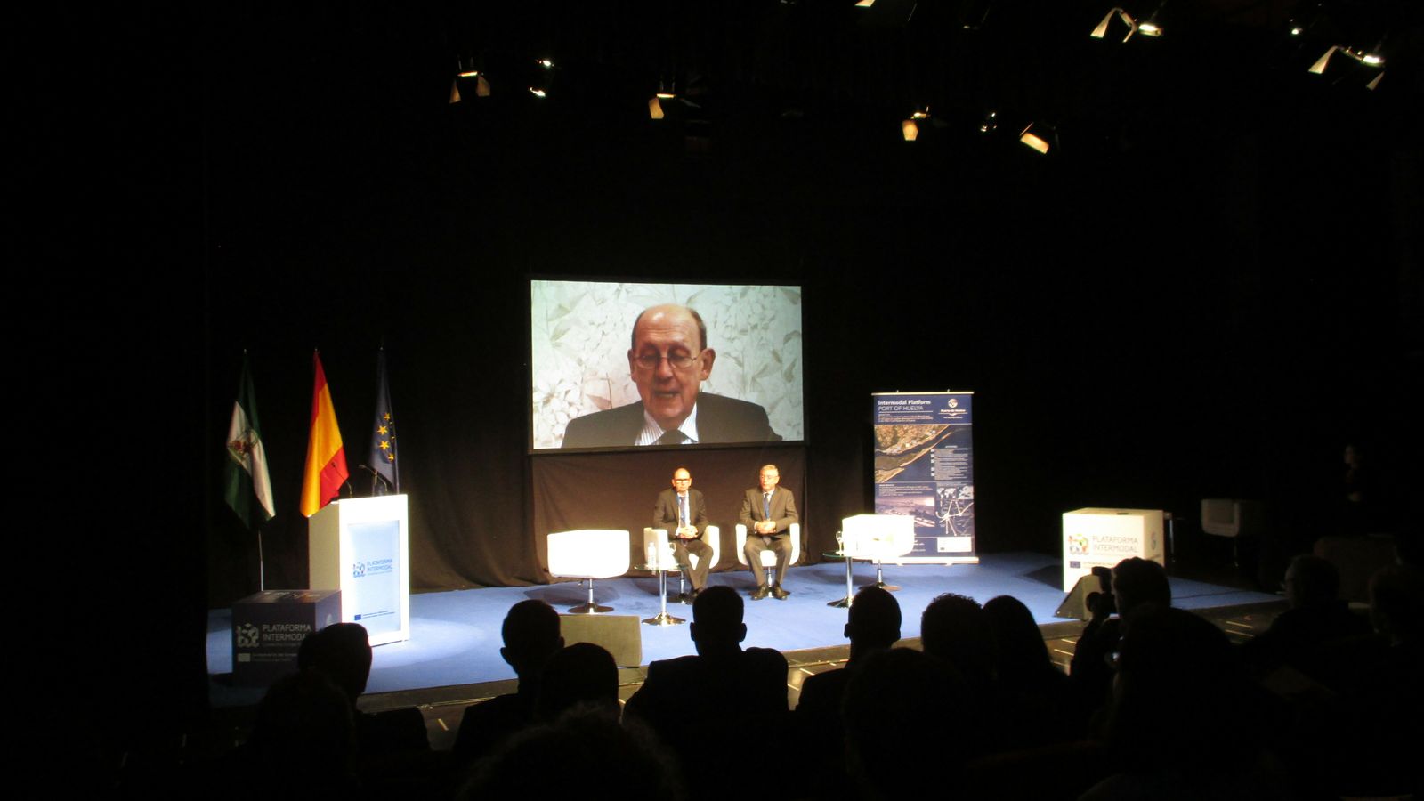 Videoconferencia de Carlo Secchi en las jornadas celebradas ayer en Las Cocheras del Puerto.