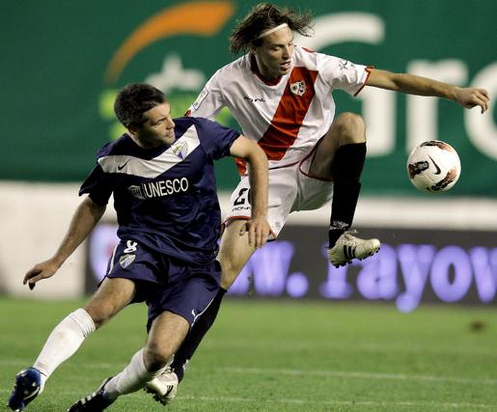 Toulalan ante Michu en la segunda parte

Foto: EFE