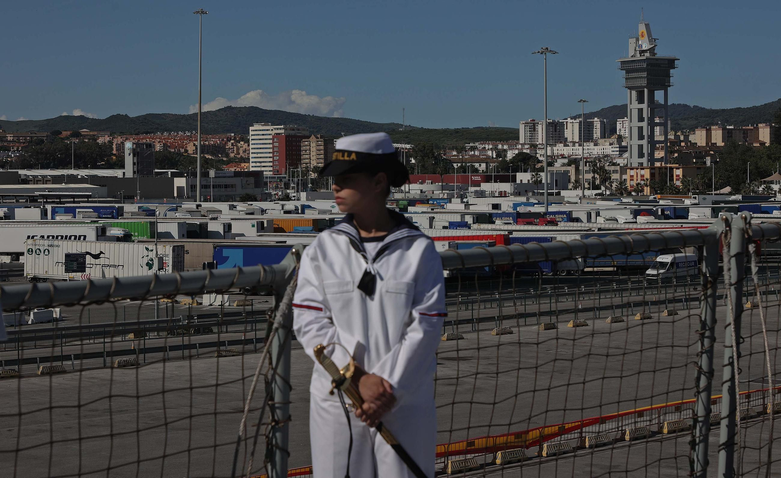 Fotos de la Jura de Bandera para personal civil a bordo del Buque de Asalto Anfibio 'Castilla' en Algeciras