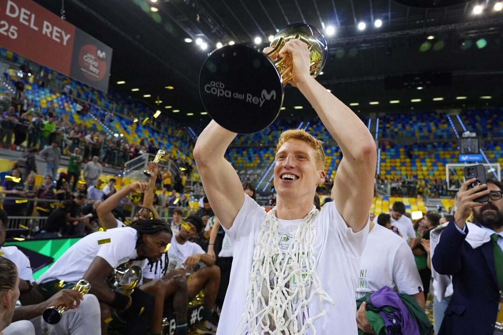 El Unicaja, campeón de Copa: Todas las imágenes del partido, la fiesta y la llegada a Málaga