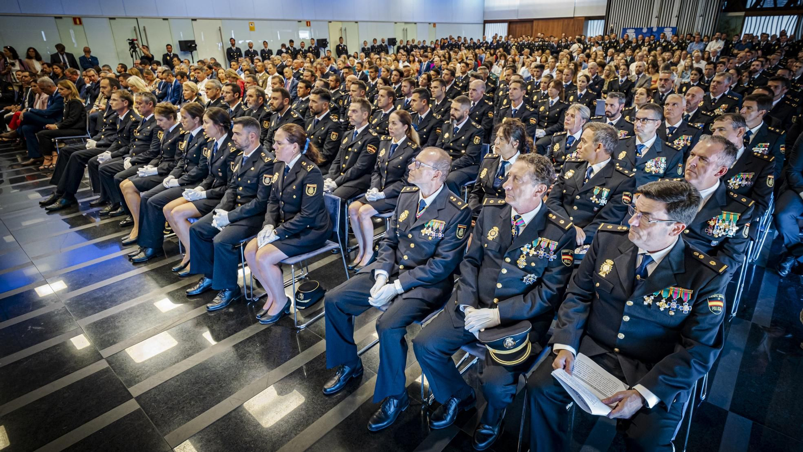Las imágenes de la celebración del acto del Día de la Policía Nacional en Cádiz.