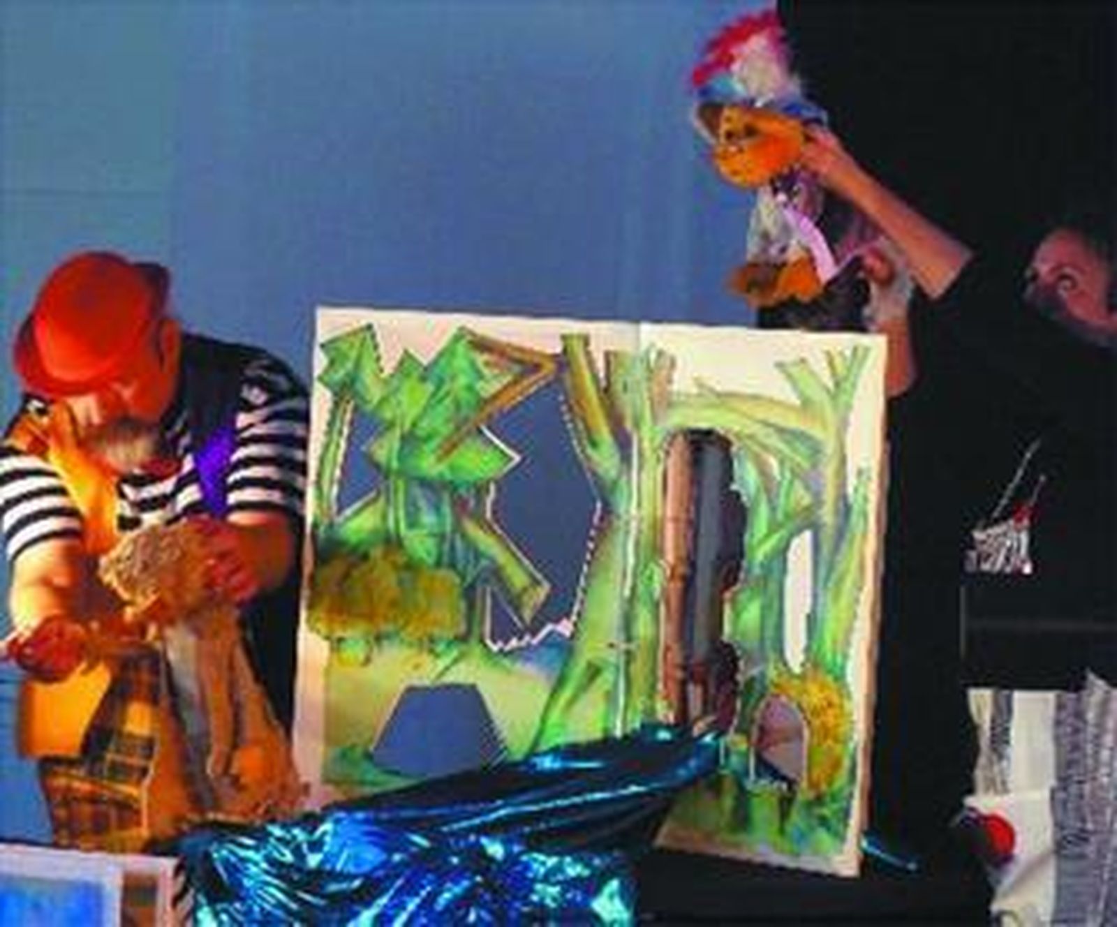 El taller de títeres, una de las posibilidades para los niños en el parque Los Toruños