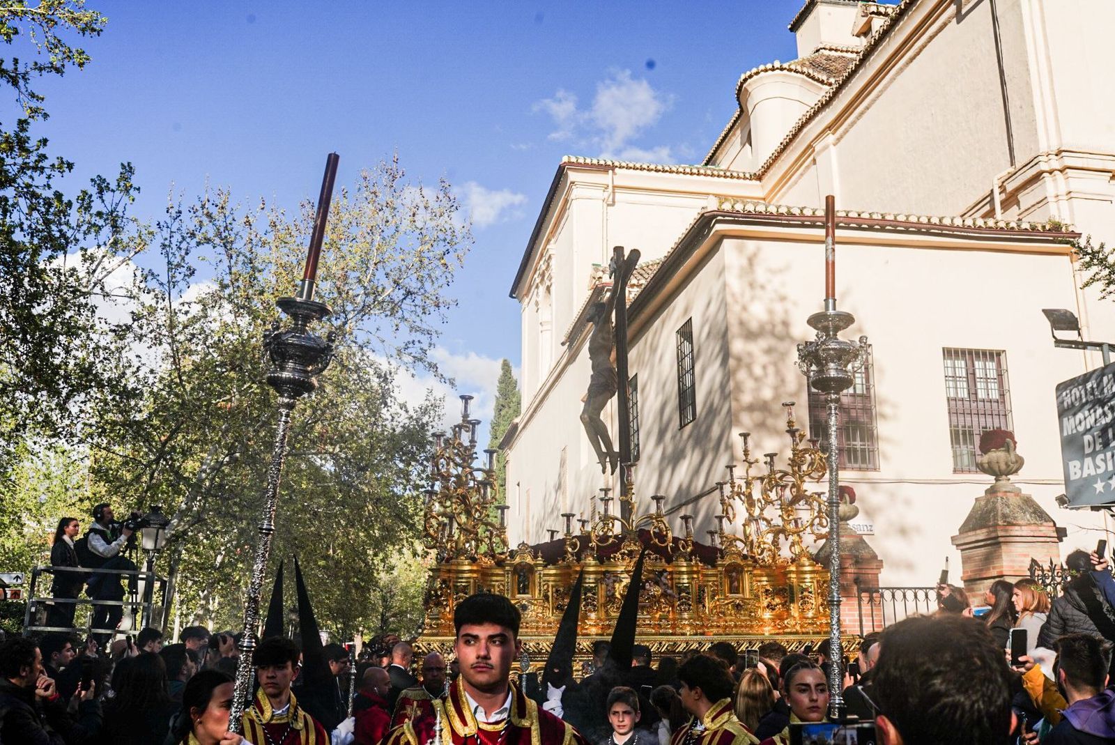 Escolapios realiza su estación de penitencia en Granada
