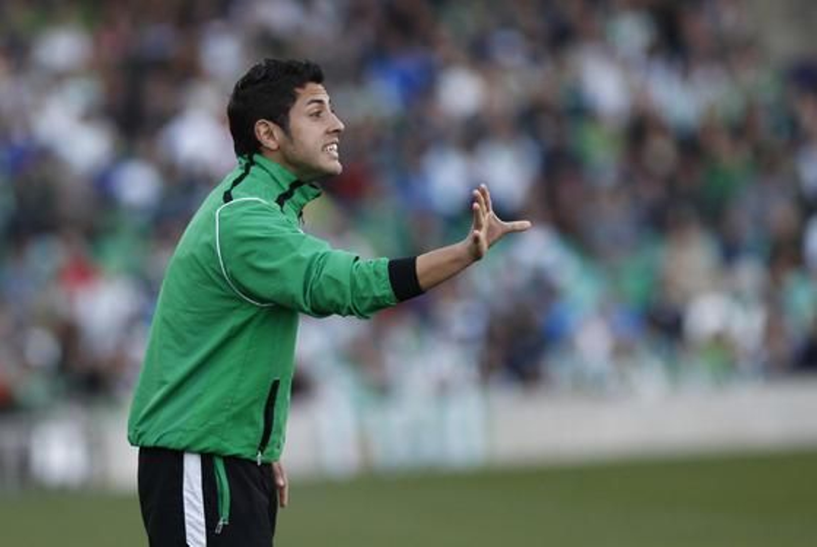 El Betis pierde en casa, con el Elche (1-4), su cuarto partido seguido. / Antonio Pizarro