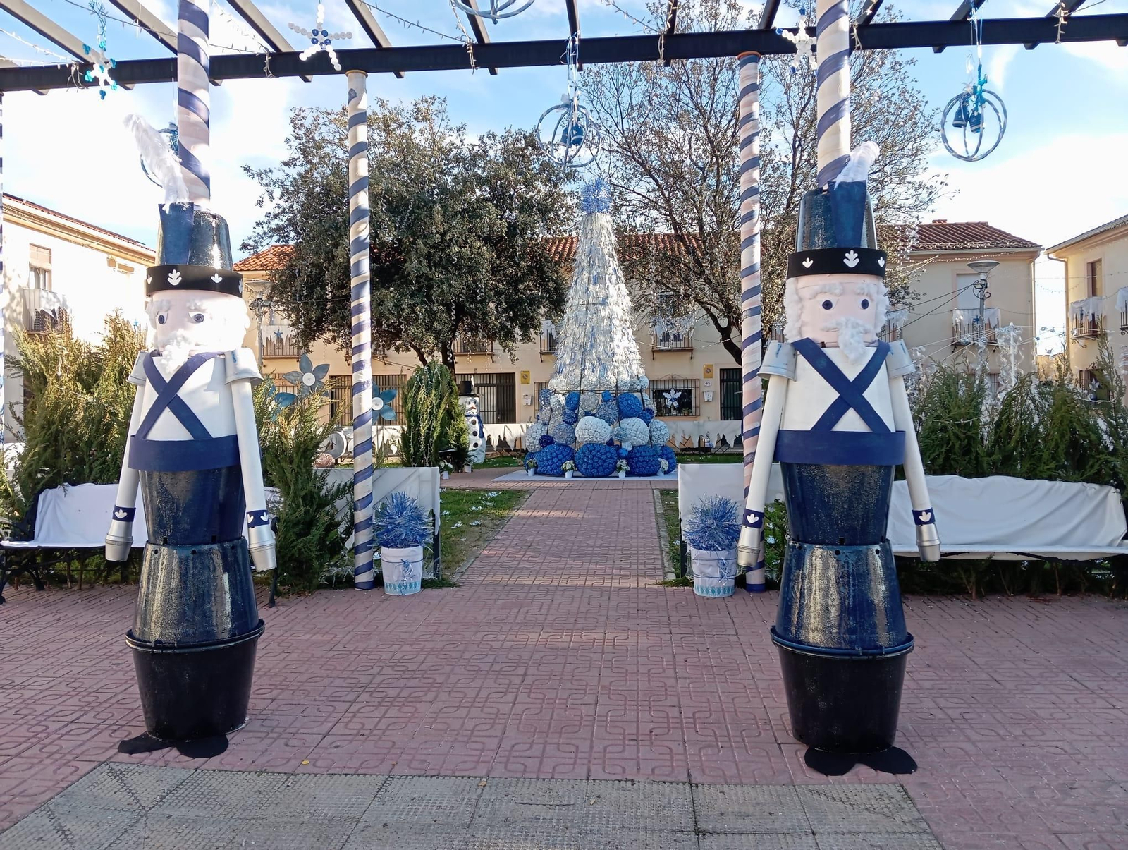 Las calles de Villafranca de Córdoba decoradas por Navidad