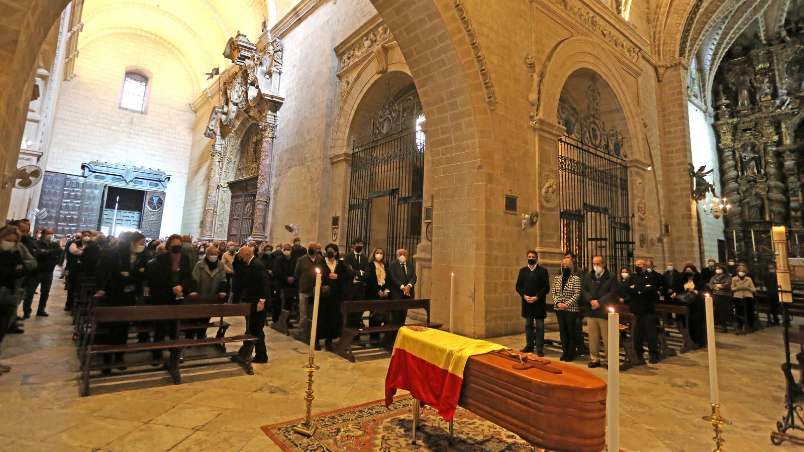 Otro momento de la ceremonia religiosa a la que han asistido representantes de todos los sectores económicos, en particular la hostelería, la política y la sociedad jerezana.