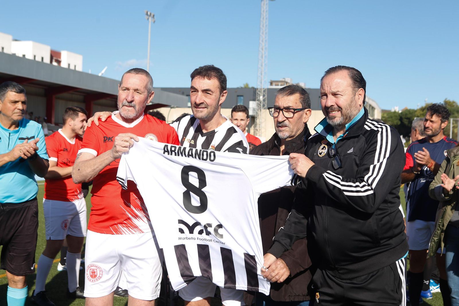 Las fotos del homenaje al exfutbolista sanroqueño Armando Hernández