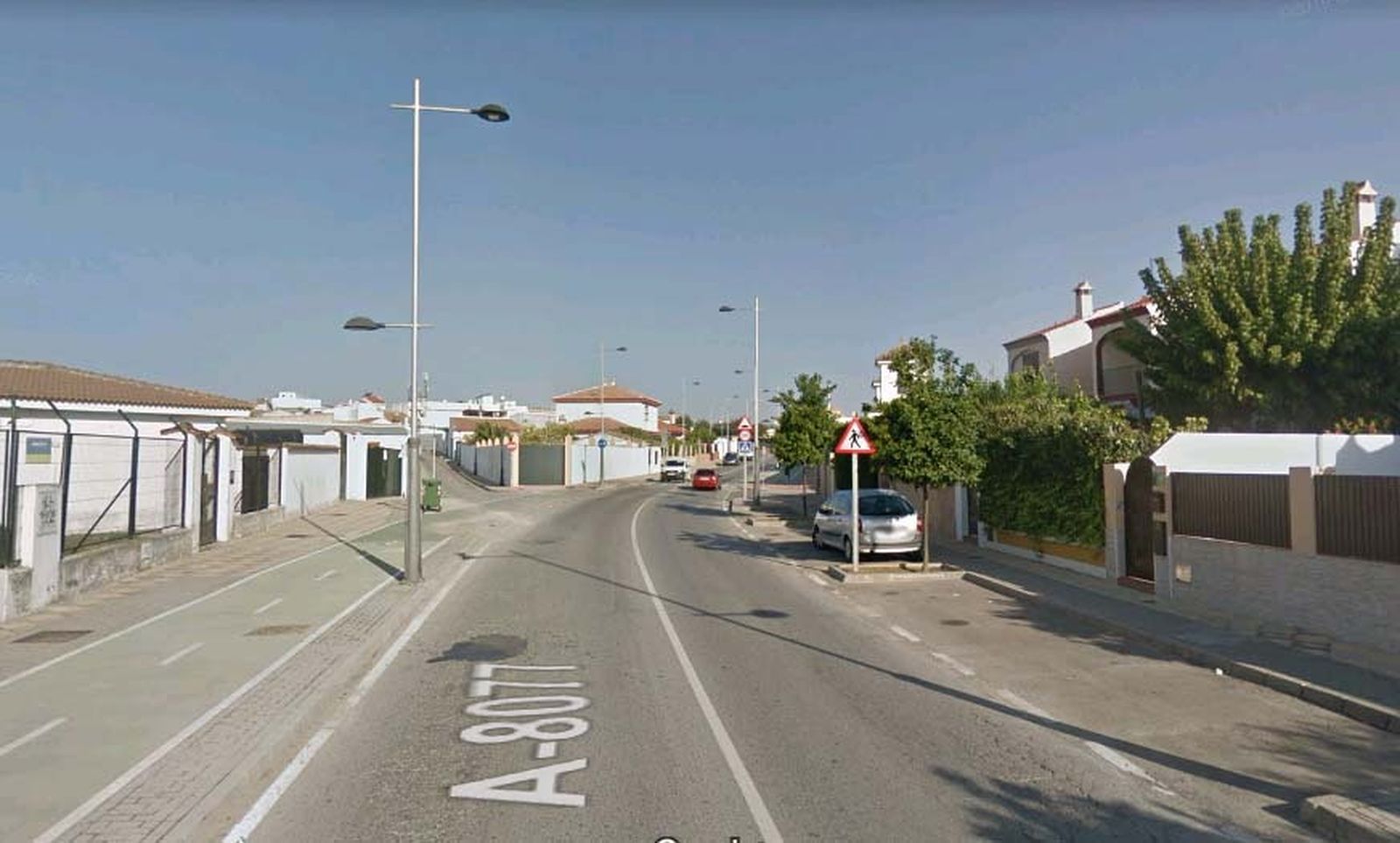 La  A-8077, en Salteras, donde tuvo lugar el accidente.