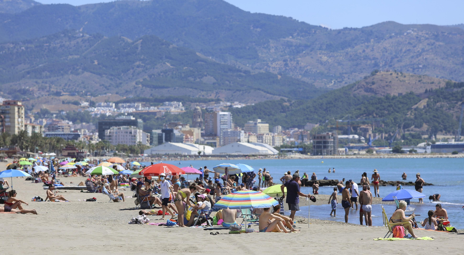 Fotos de la playa en Málaga, donde escapar del calor