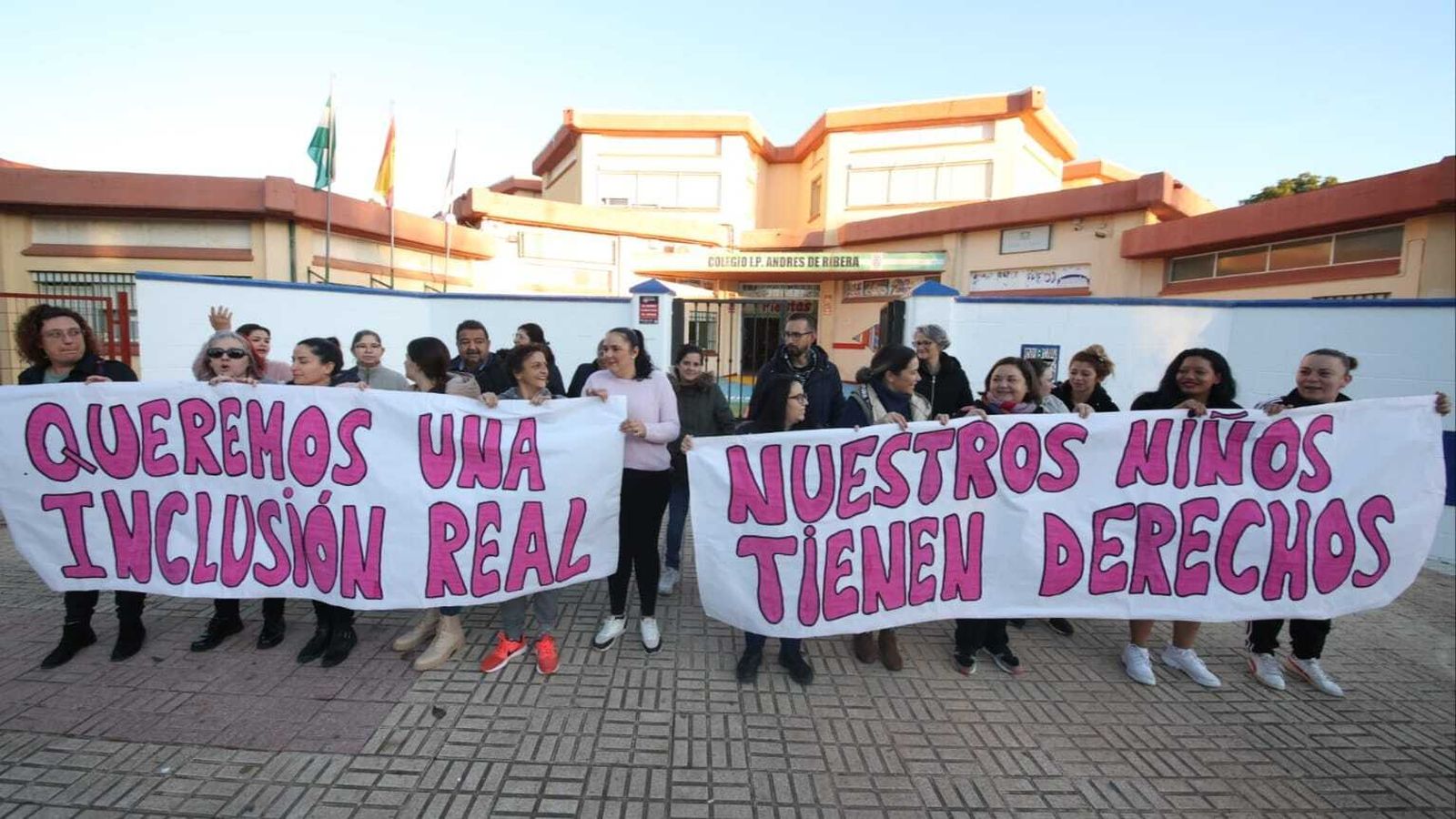Protesta en el Andrés Rivera de Jerez, solicitando más horas de PTIS.