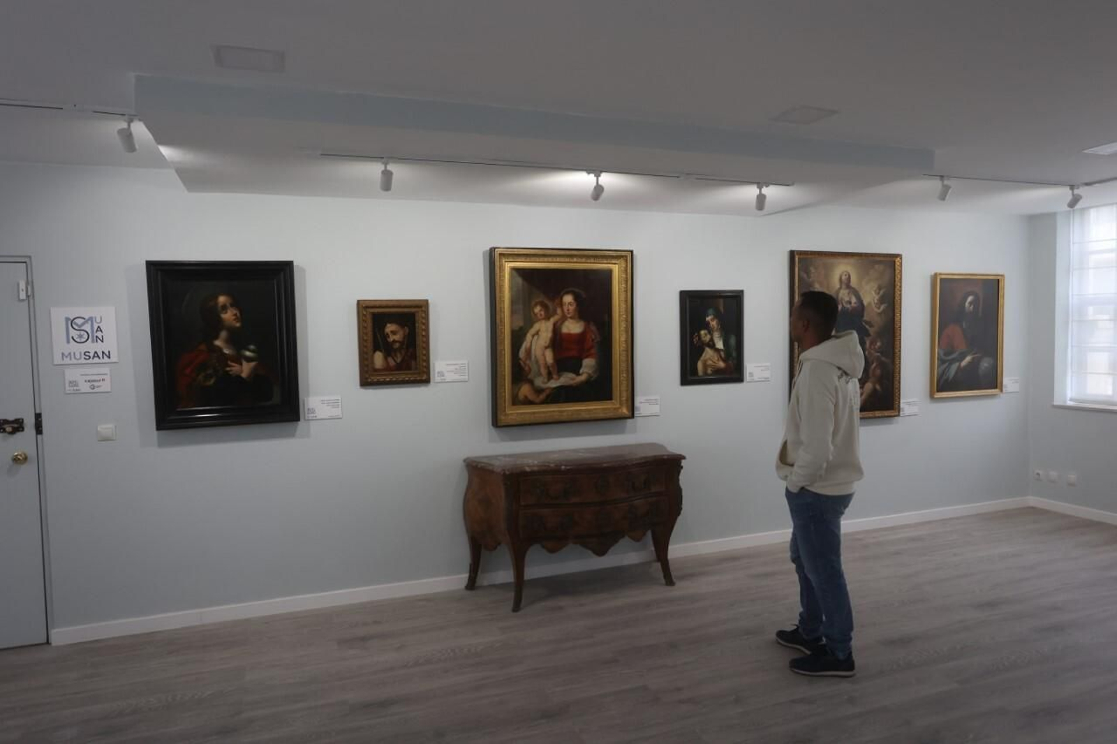 La nueva sala dedica a las mejores pinturas del Convento del Santo Ángel.