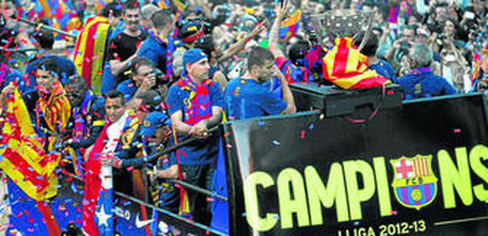 Una rúa festiva y colorida