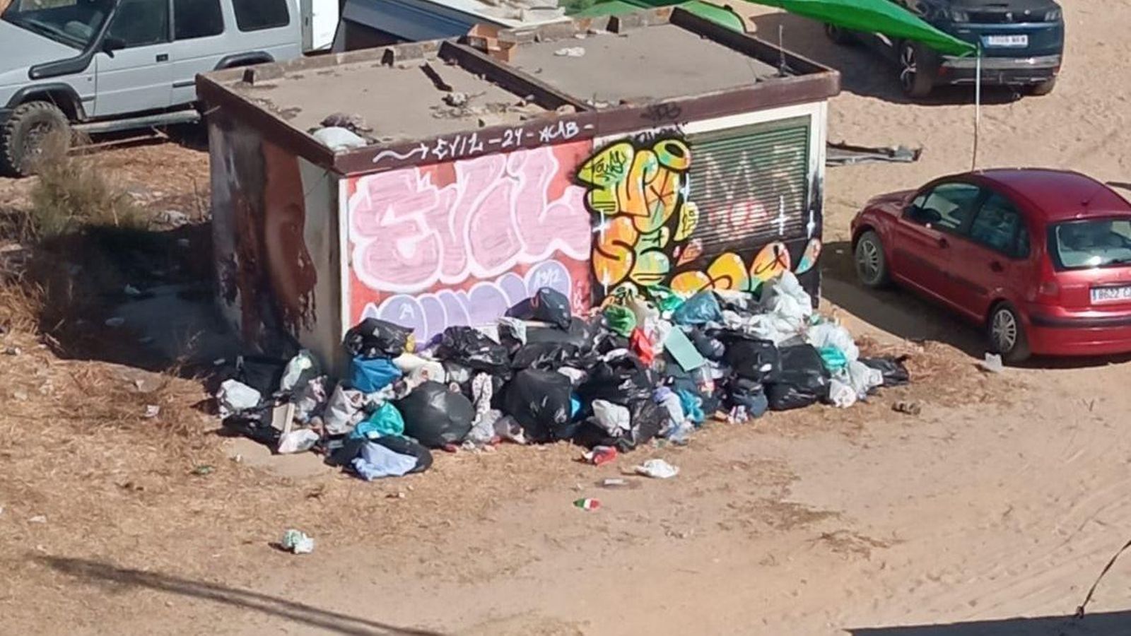 Basura en la playa de Arroyo Julianejo. Basura en la playa de Arroyo Julianejo.