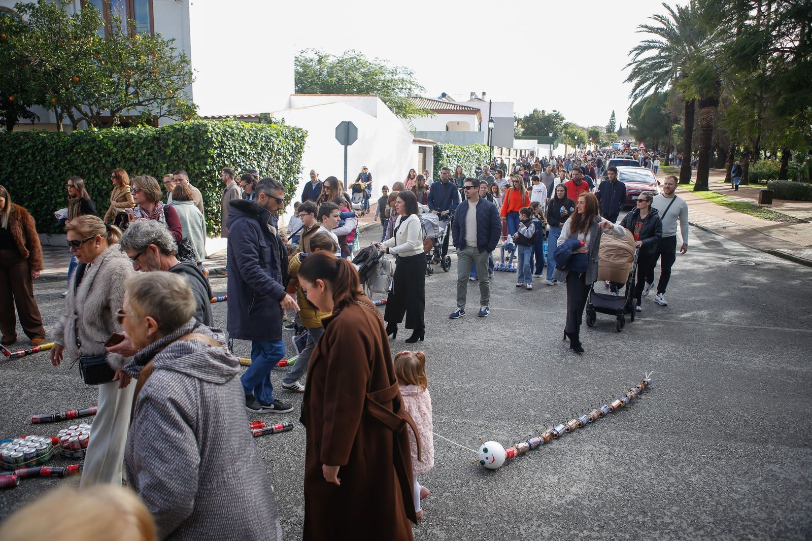 Búscate en las fotos del arrastre de latas 2026 en Los Barrios
