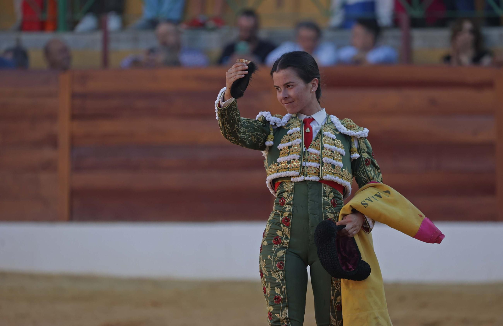 Fotos de la novillada mixta con picadores del sábado de la Feria de La Línea: Ignacio Candelas, Miriam Cabas y Juan Jesús Rodríguez