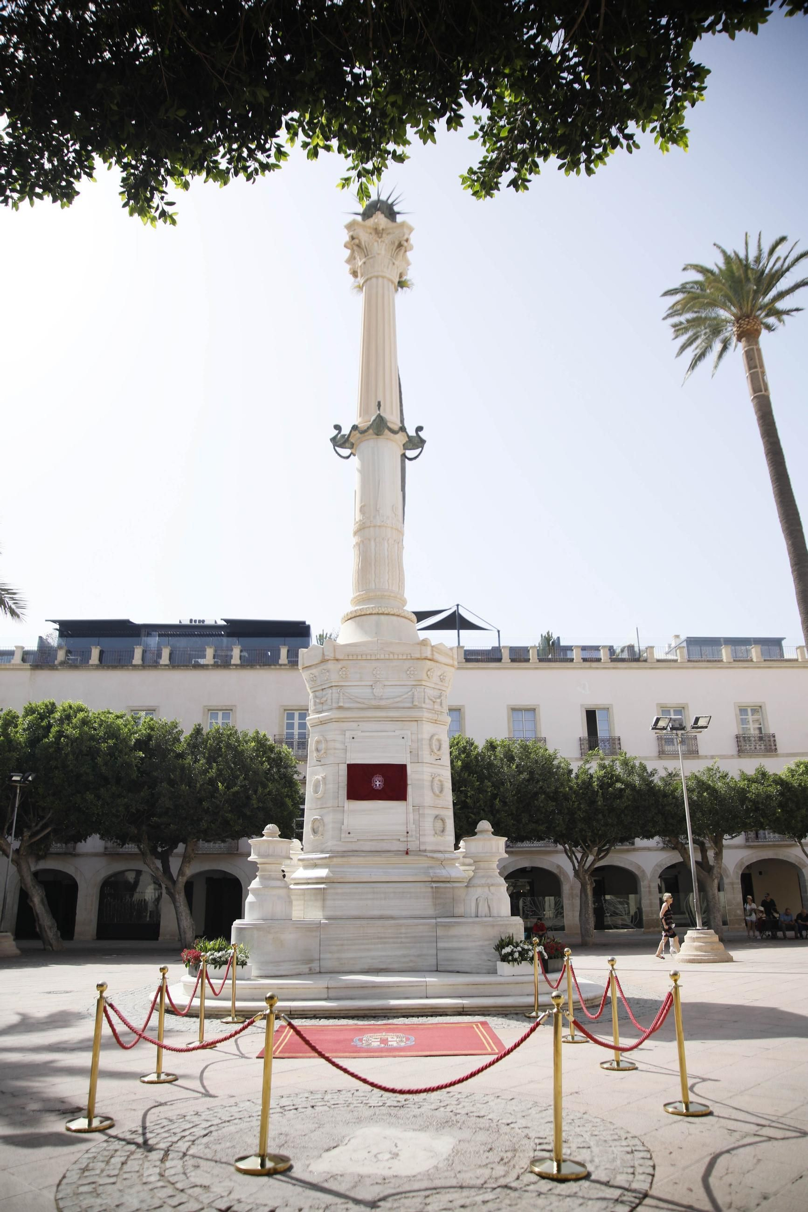 Placa de memoria histórica en el monumento de los coloraos, en imágenes