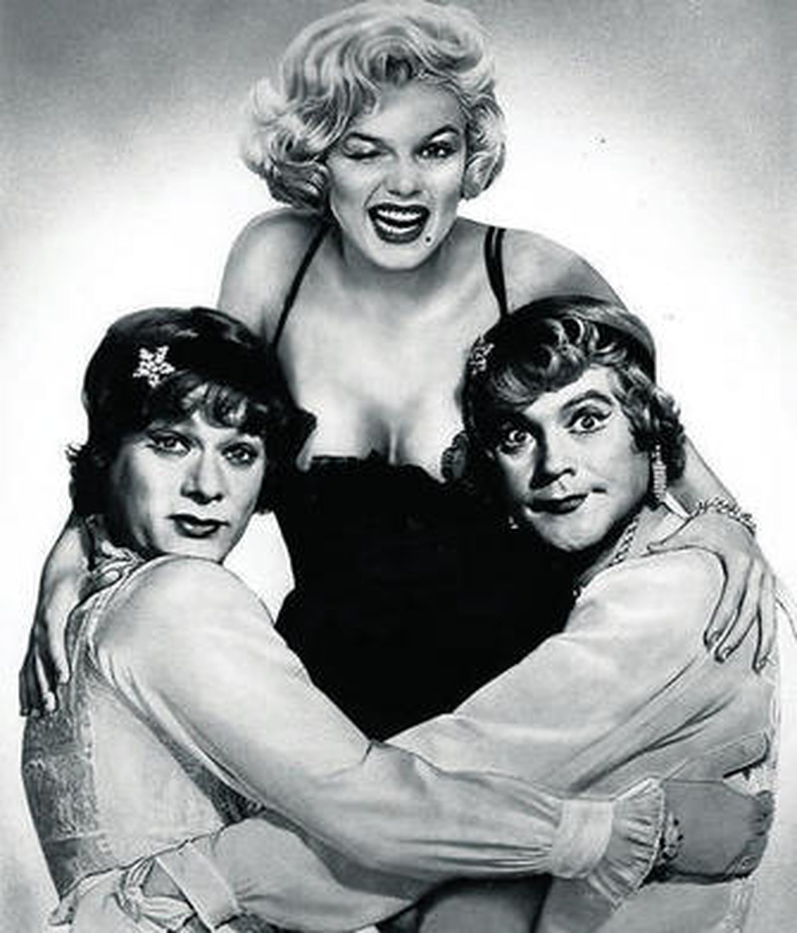 Curtis, en dos de las cintas por las que ha pasado a la historia del cine: 'Con faldas a lo loco', de Billy Wilder, y 'La carrera del siglo', de Blake Edwards.