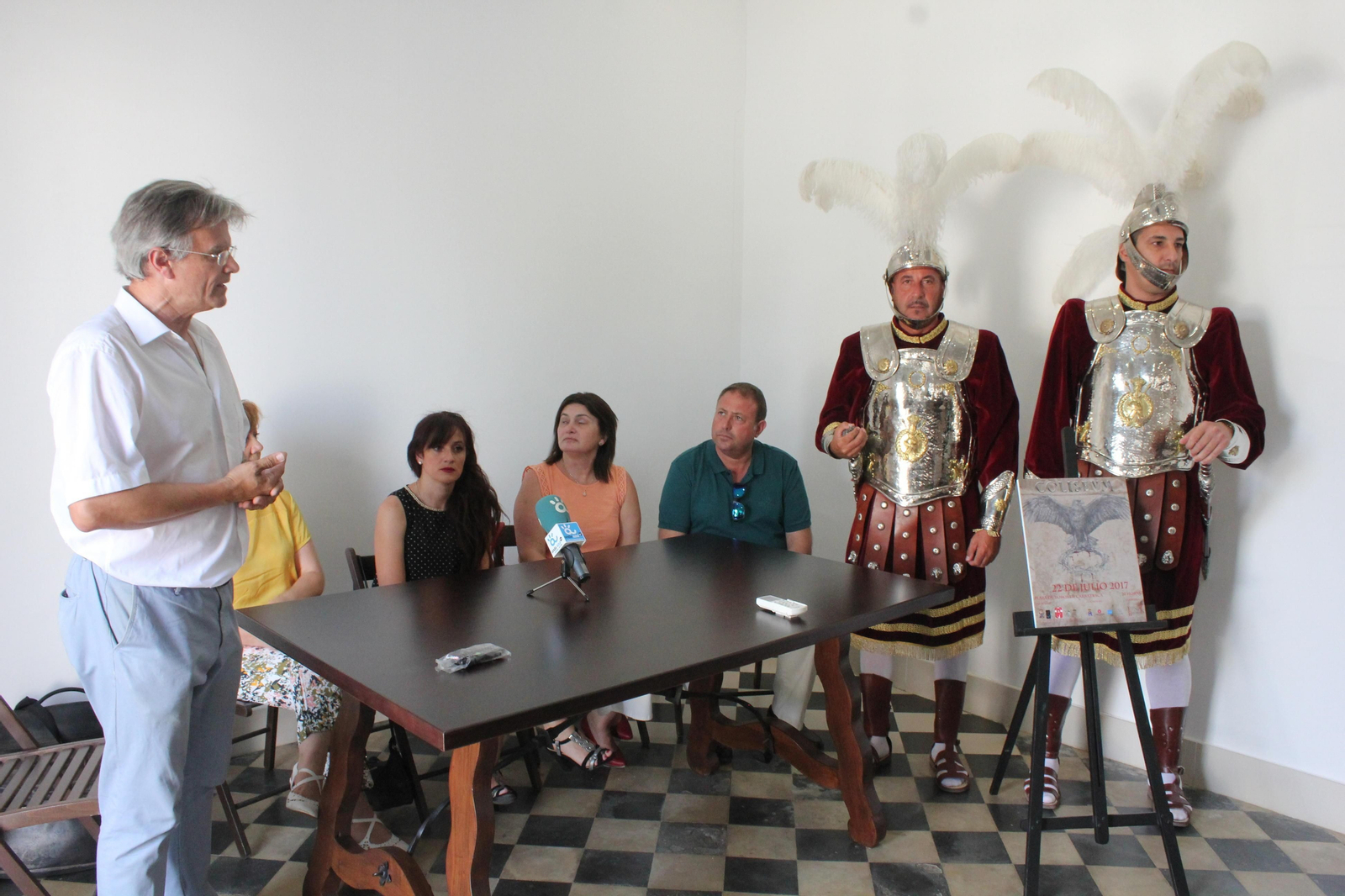 Momento de la presentación del evento Coliseum en las dependencias del Cementerio de San Miguel. Momento de la presentación del evento Coliseum en las dependencias del Cementerio de San Miguel.