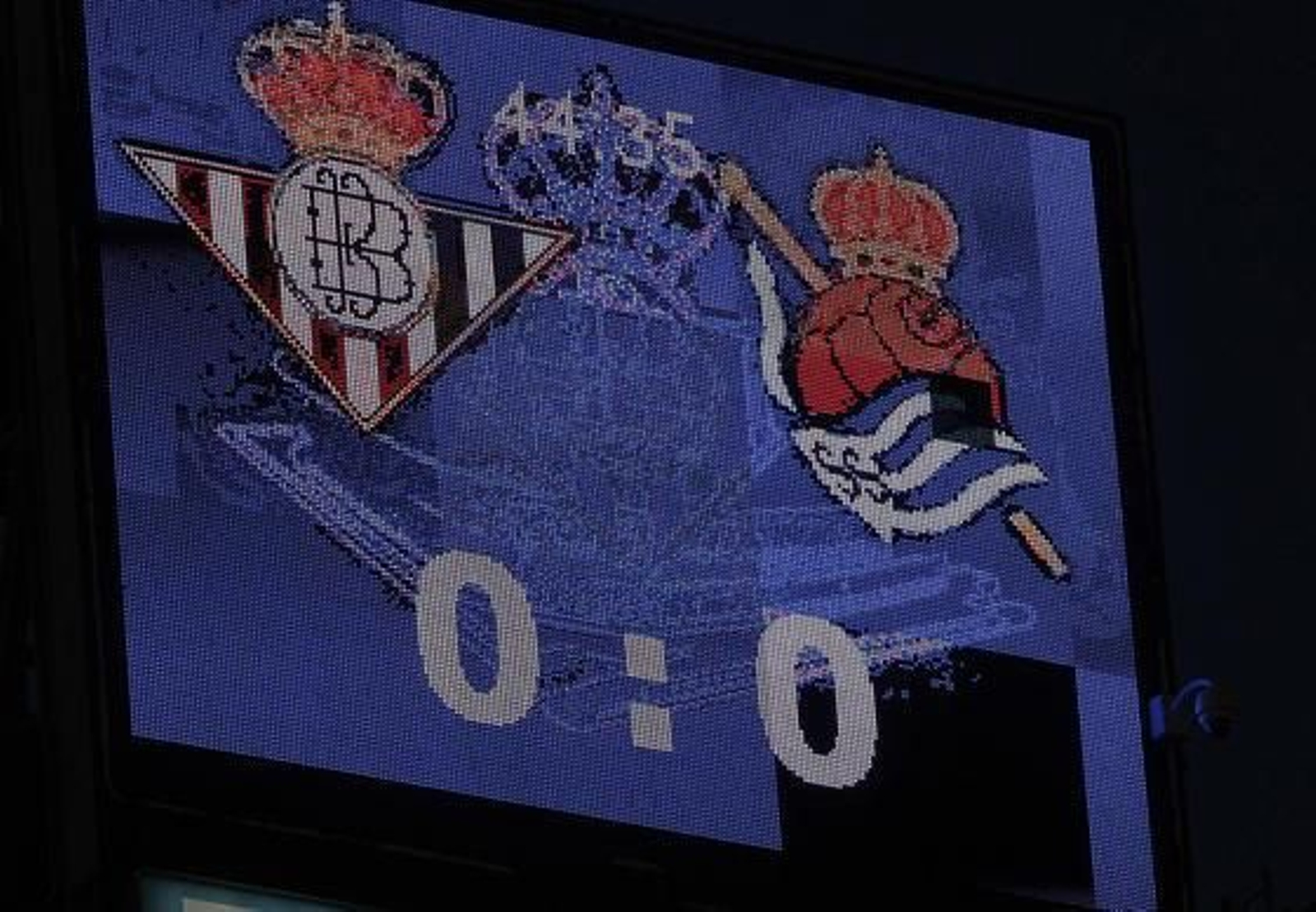 El Betis vuelve a meterse de lleno en la pelea por el ascenso tras ganar a la Real Sociedad. / Antonio Pizarro