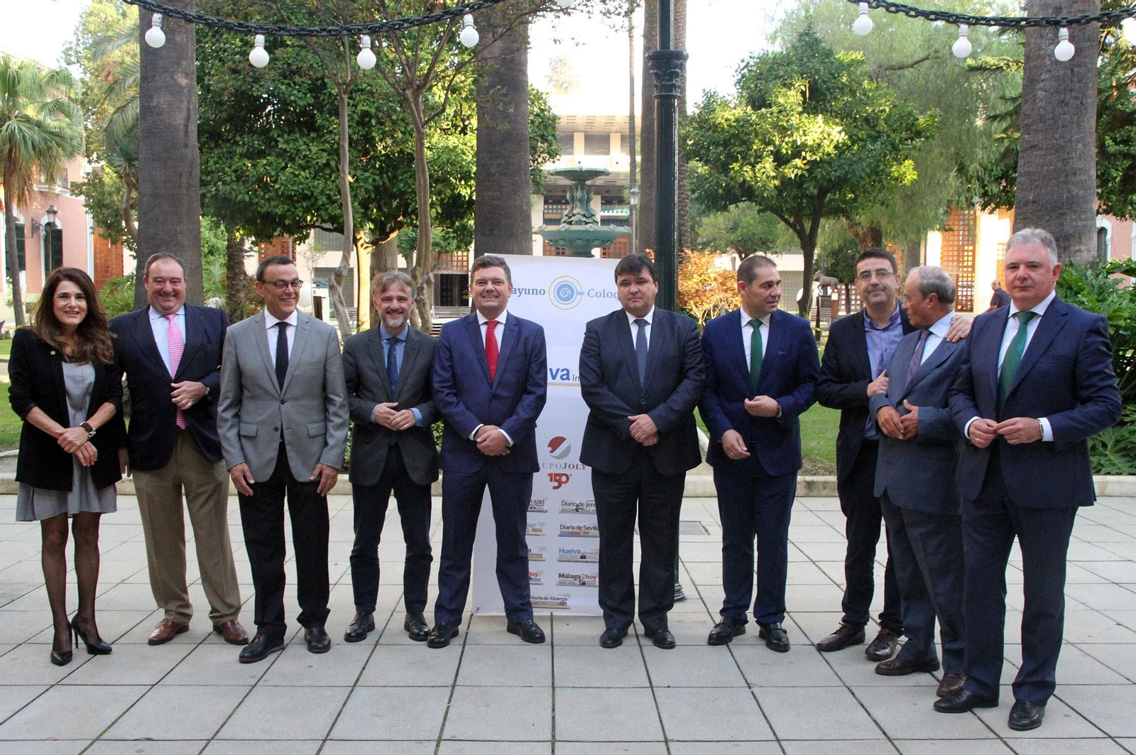 Imágenes de la conferencia y desayuno-coloquio de Gabriel Cruz, alcalde de Huelva