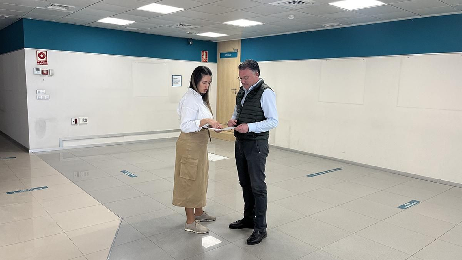 El alcalde ha visitado el lugar donde se ubicará la sala de estudio.