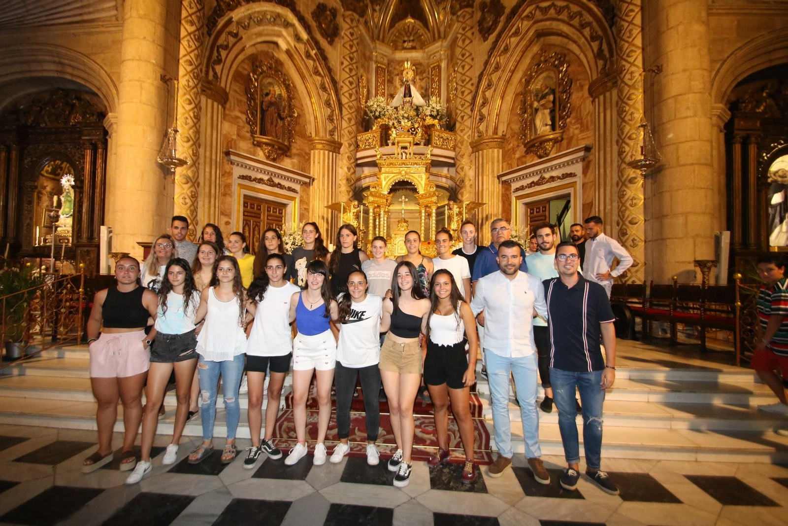 Fotogalería de la ofrenda floral de la UDA a la Virgen del Mar