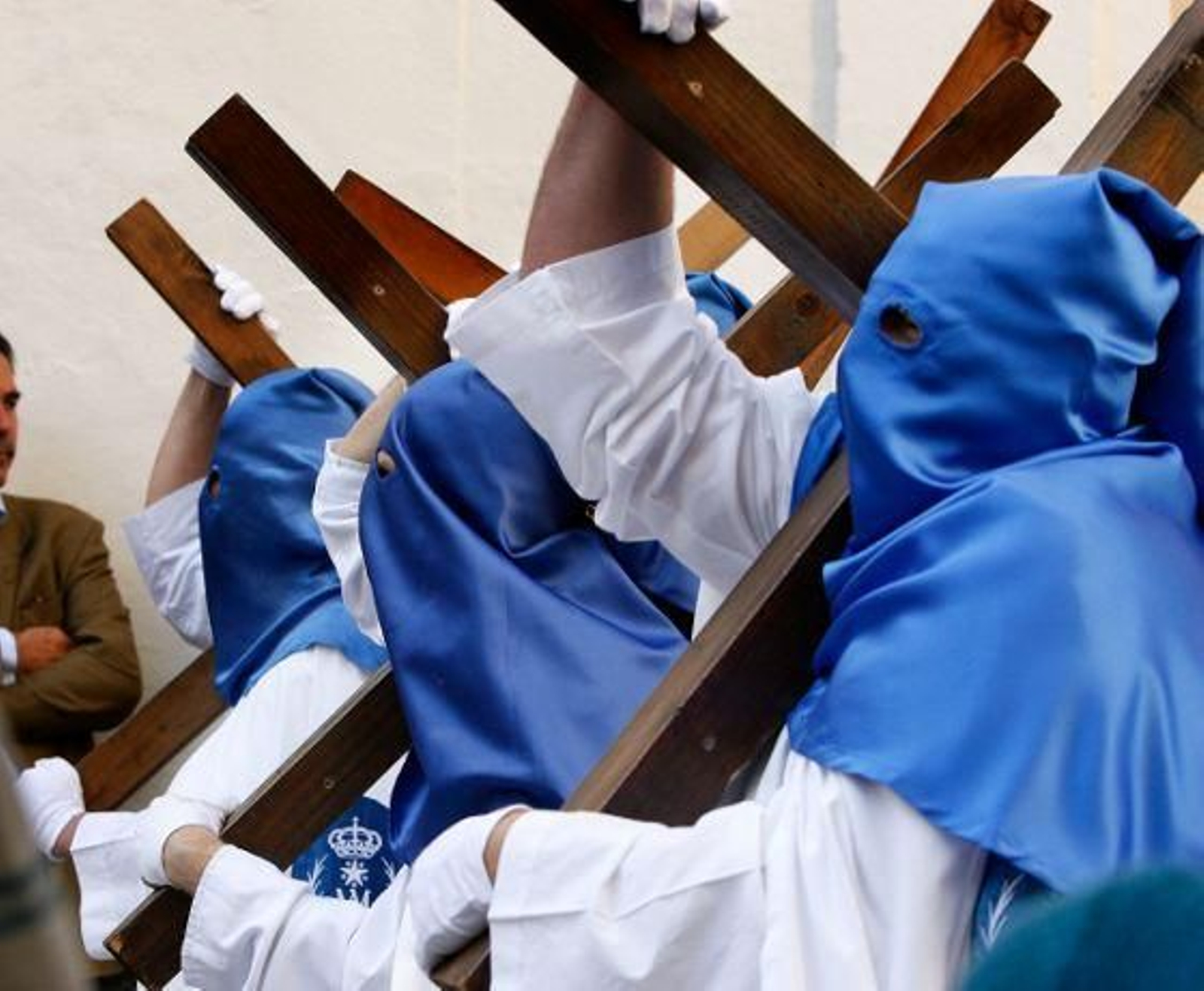 Cruces de penitencia tras el Señor de la Triunfal Entrada.

Foto: Pascual
