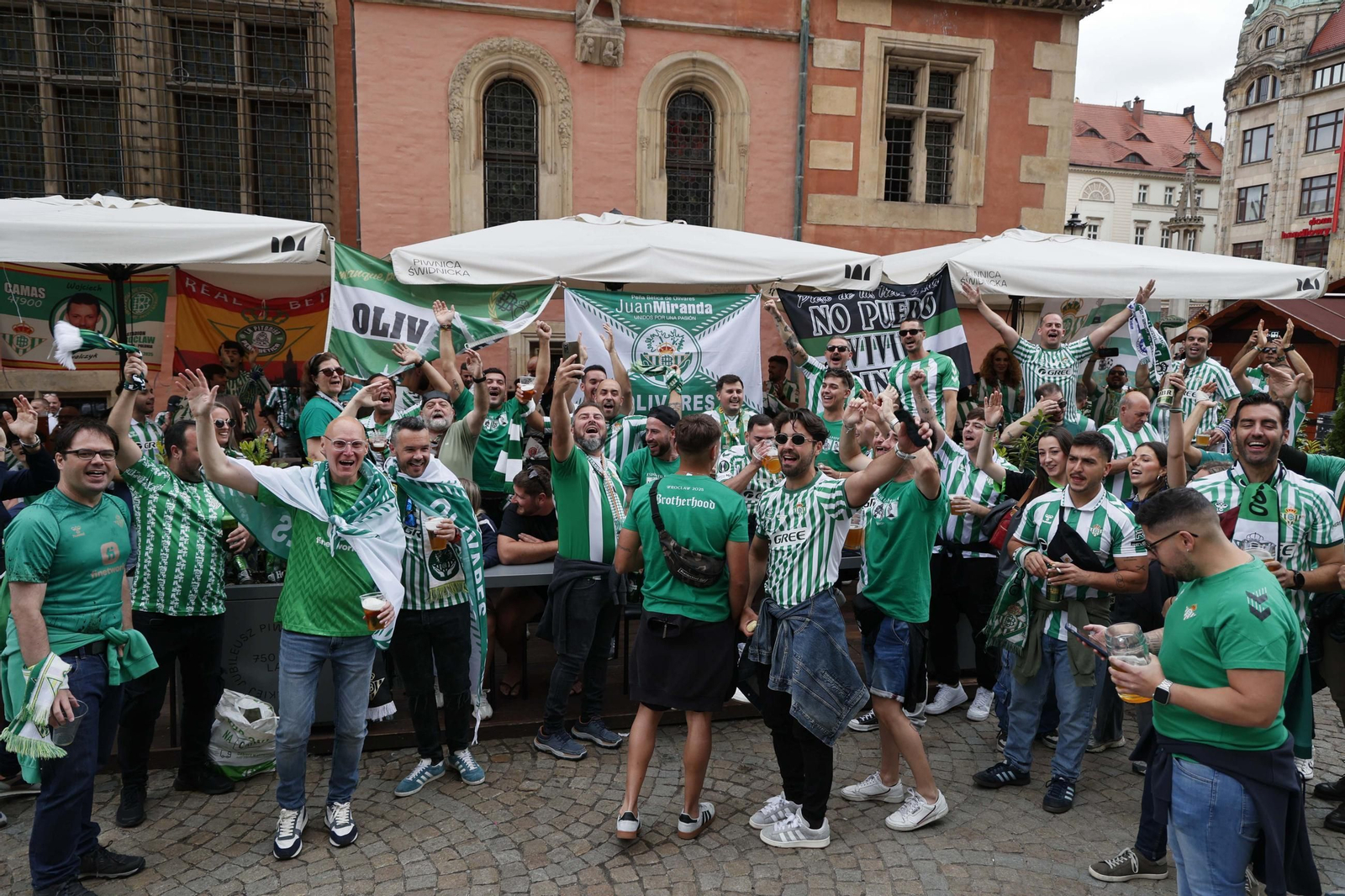 Las imágenes de la marea verde en al final de la Conference League