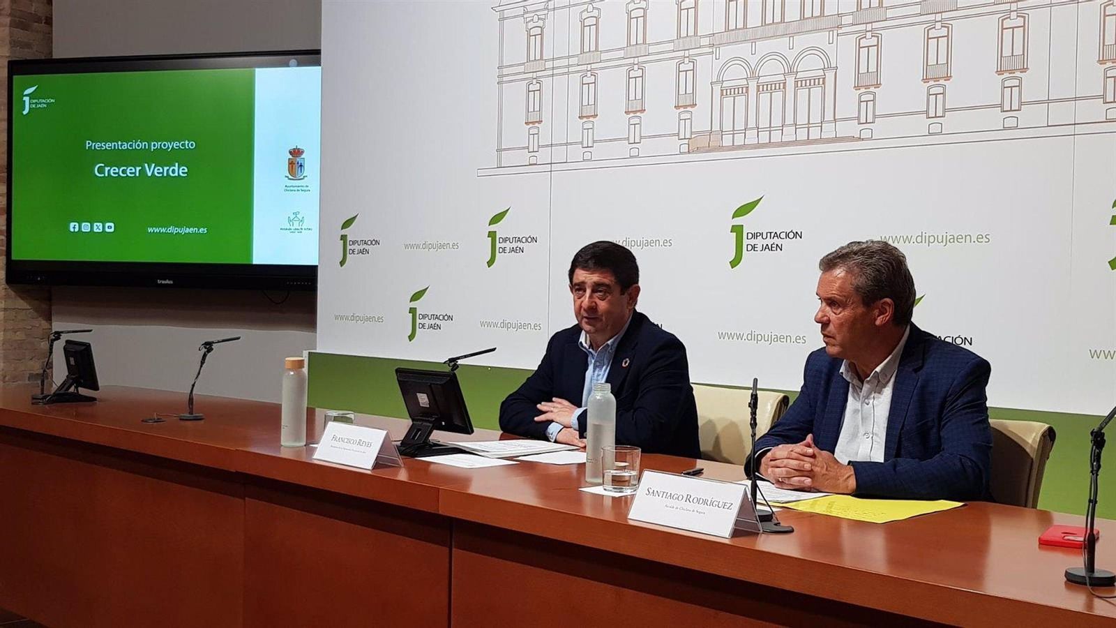 El presidente de la Administración Provincial, Paco Reyes, y el alcalde de Chiclana de Segura, Santiago Rodríguez.