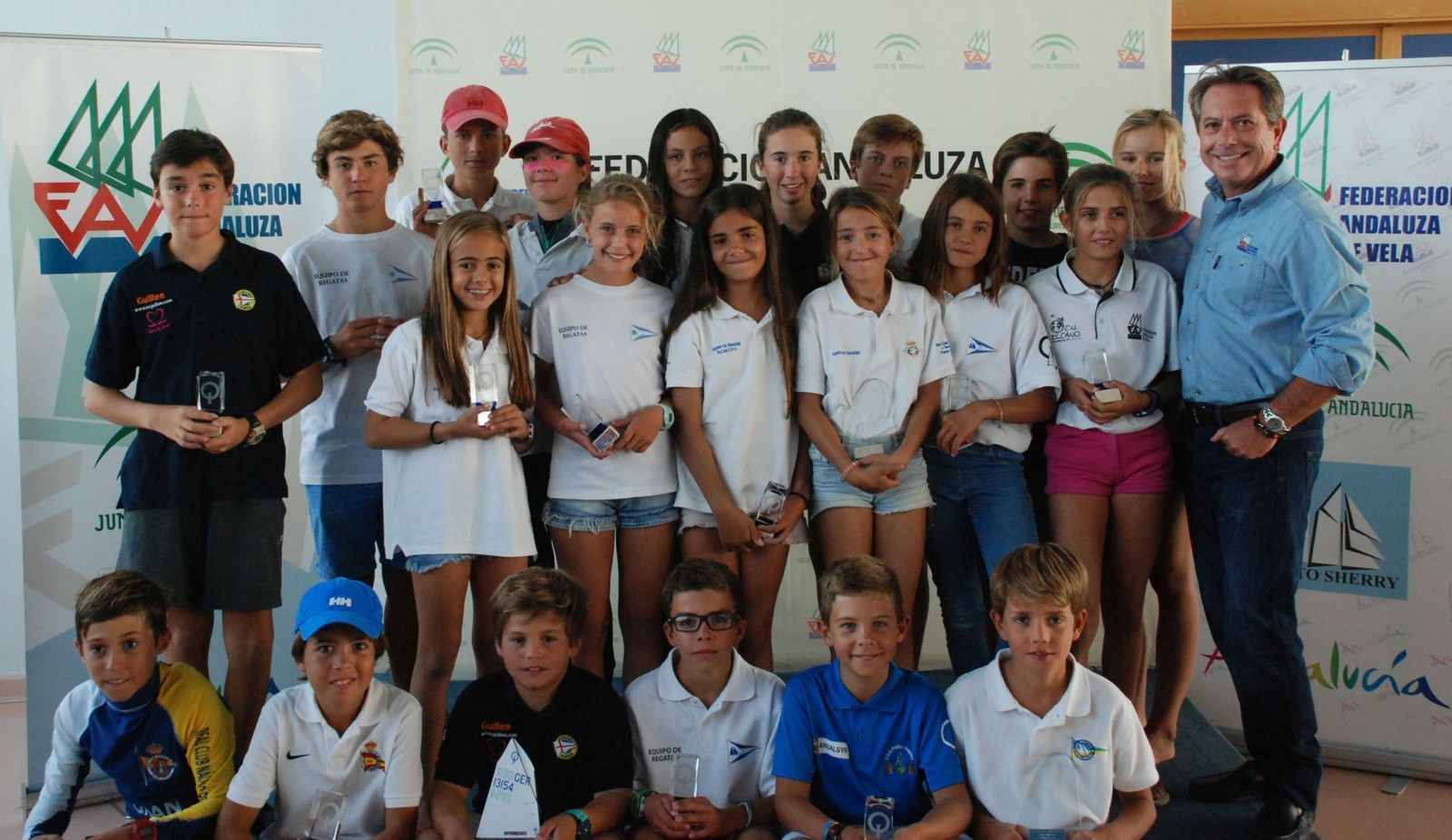 El levante anima el final del Trofeo de la Hispanidad