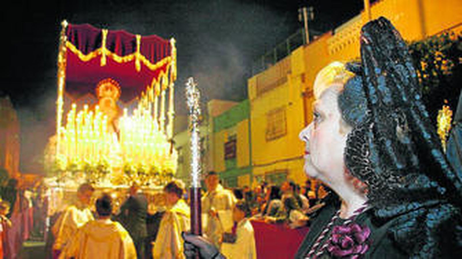 Tras la incertidumbre llegó una noche de emociones y sentimientos por la Virgen de la Unidad.