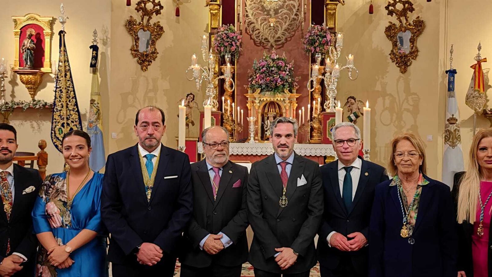 Representantes de las hermadades junto a Jacinto Muñoz, Juana Cid, Jorge Juliá y Sabina Quiles.