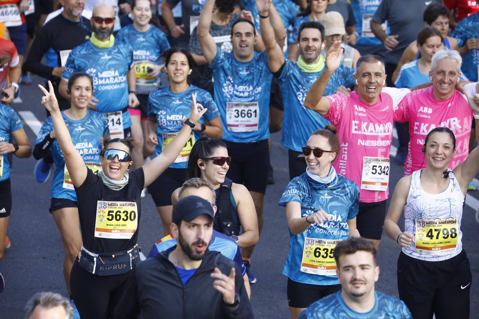 Las mejores fotos de la salida de la Media Maratón de Córdoba 2024