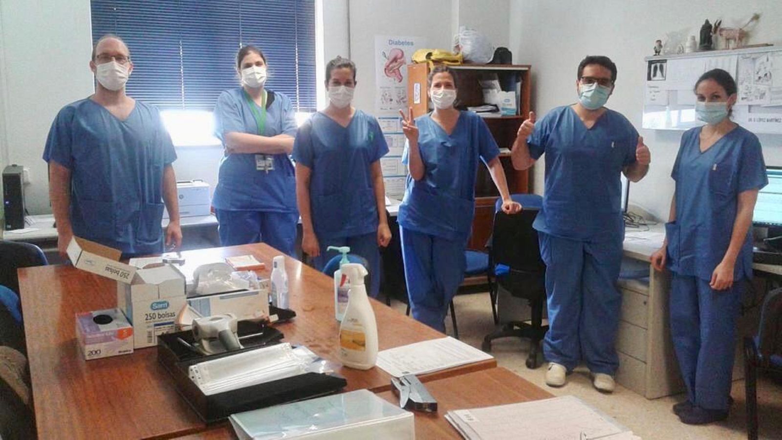 Parte del equipo de enfermería médicos internistas de la quinta planta del hospital de Torrecárdenas