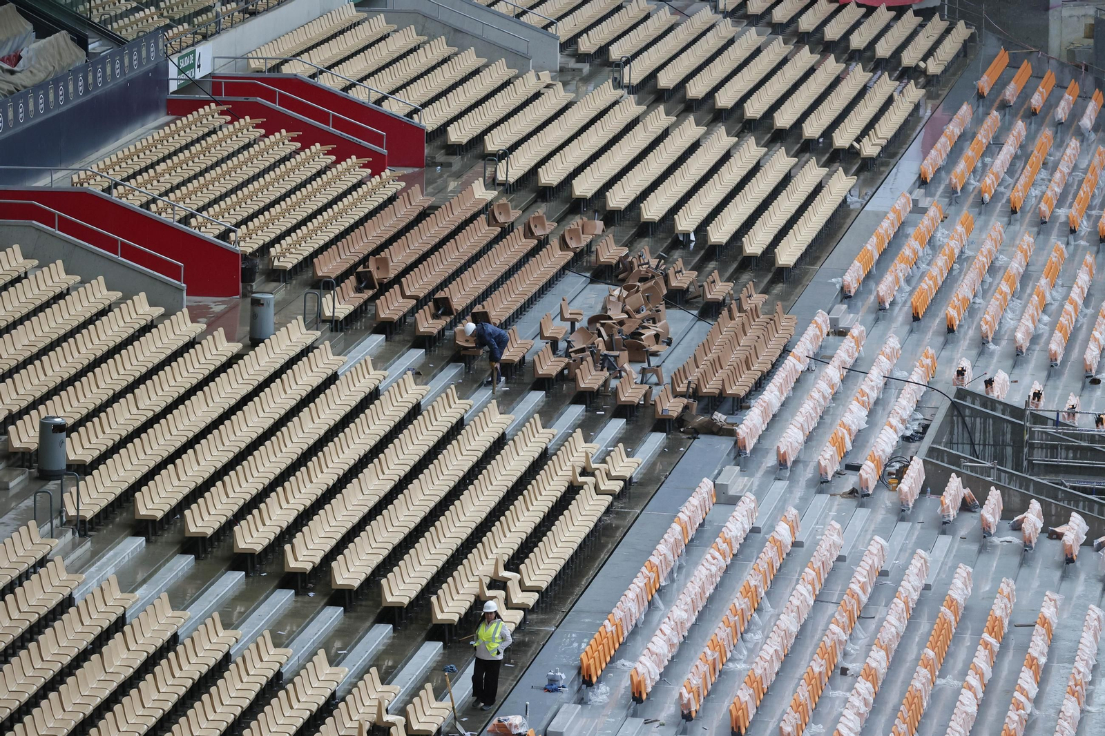 Las imágenes del estado de las obras en el Estadio de la Cartuja a falta de tres semanas para la final