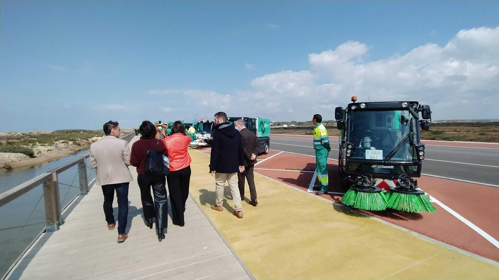 Presentada la nueva flota de vehículos de los servicios de limpieza en San Fernando