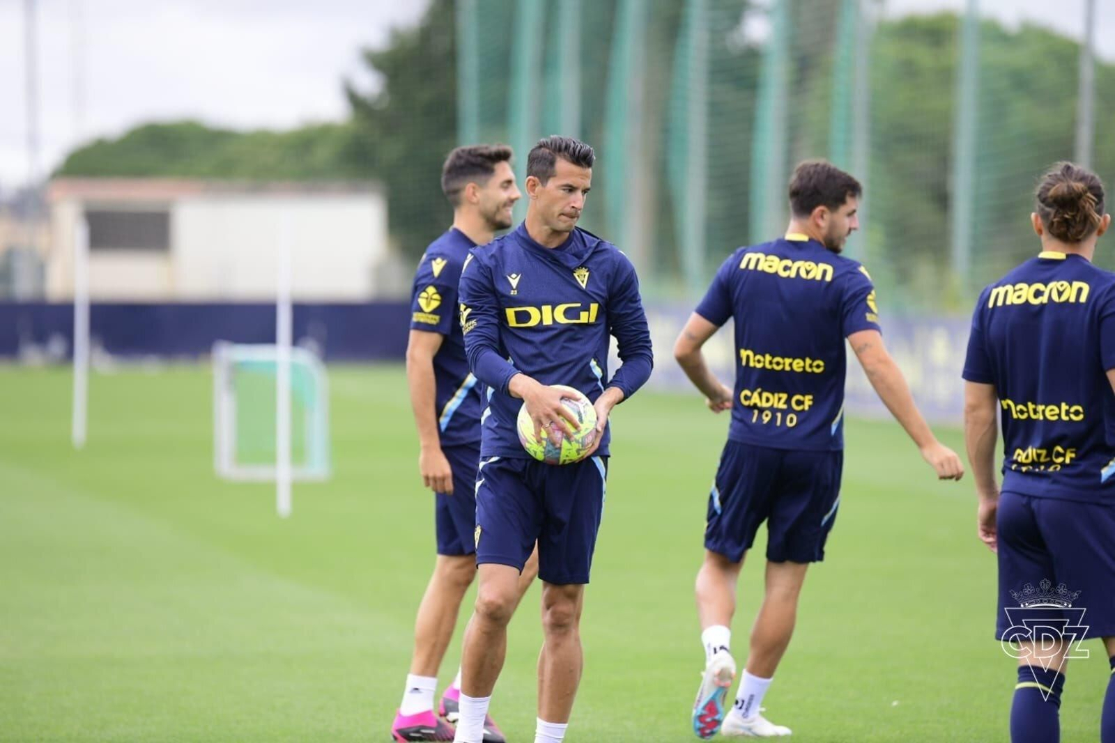 Luis Hernández, con cara de pocos amigos, en el transcurso de un entreno.