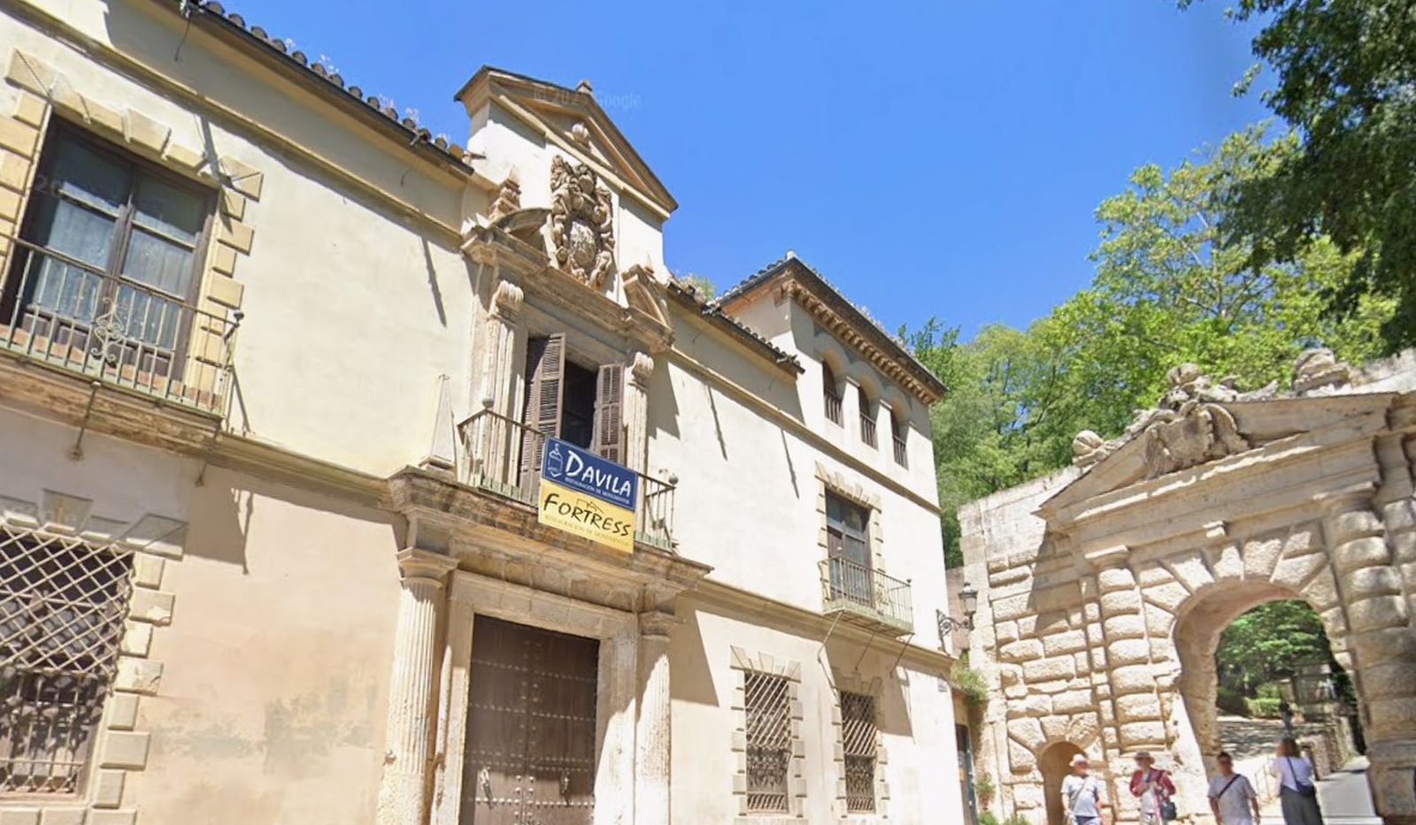 Palacio en la Cuesta de Gomérez.